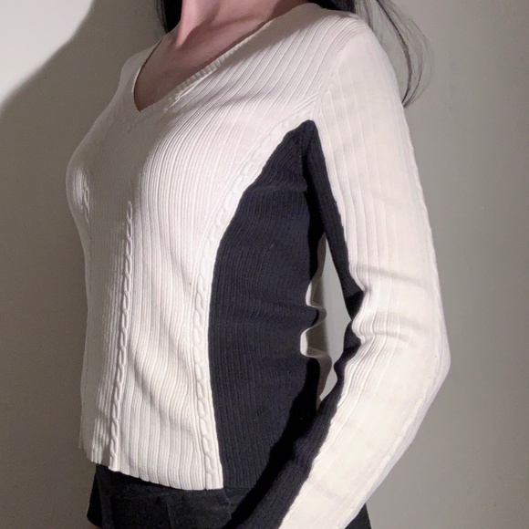 Like New Tommy Hilfiger Colour Block V-Neck Size S - Picture 2 of 7